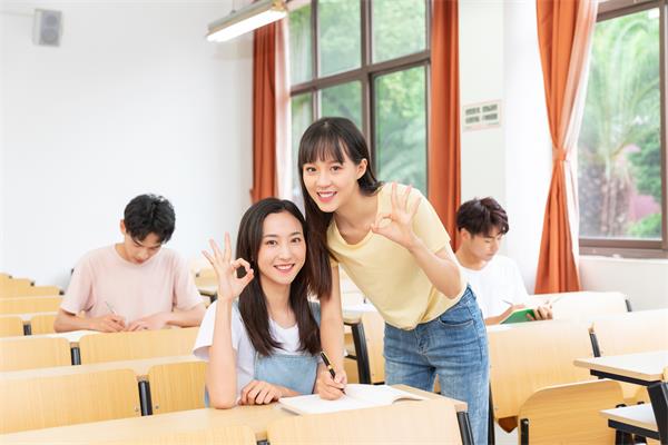 国际学校学生图片
